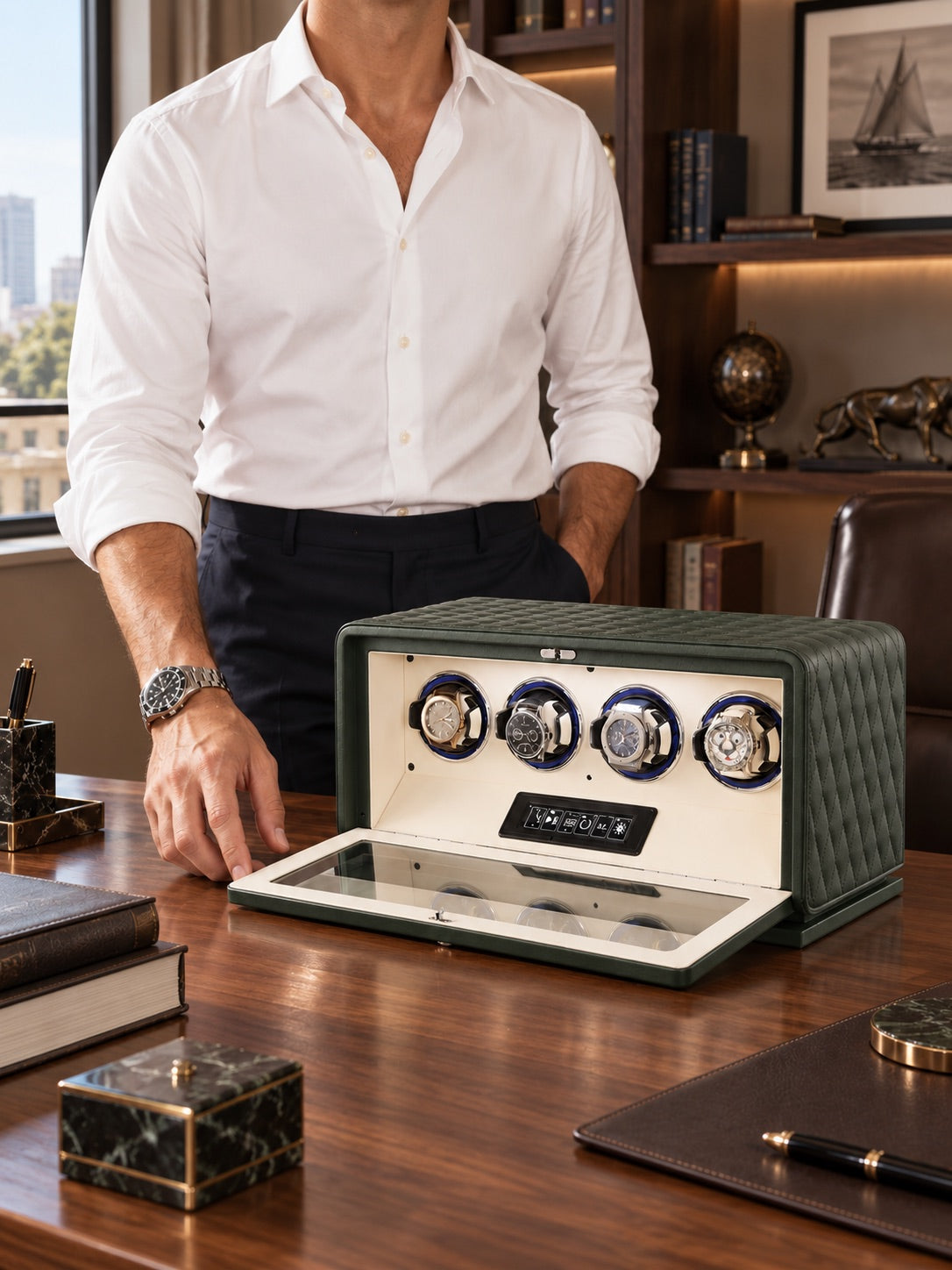 Homme utilisant le remontoir Mayfair 4 vert dans un bureau